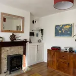 Beautiful Spacious Apartment In Swindon Town Centre