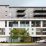 Paramount Apartments