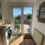 Beautiful Spacious Apartment In Swindon Town Centre