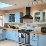 5 Bed, 2 Bath Home + Terrace, Garden & Parking