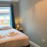 5 Bed, 2 Bath Home + Terrace, Garden & Parking