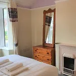5 Bed, 2 Bath Home + Terrace, Garden & Parking