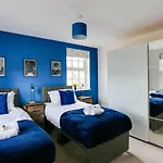 Staldon Court - Open Plan Apartment, High Speed Wi-Fi, Free Parking