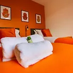 Staldon Court - Open Plan Apartment, High Speed Wi-Fi, Free Parking