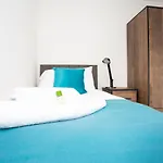 Gerard Walk - Spacious Home, High Speed Wi-Fi, Free Parking, Garden