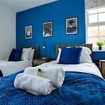 Staldon Court - Open Plan Apartment, High Speed Wi-Fi, Free Parking