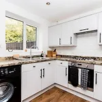 Cosy Contractor House & Garden & Free Parking