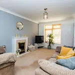 Cosy Contractor House & Garden & Free Parking