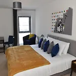 Fantastic 2 Dbl Bedroom Apt. Free Off-Road Parking