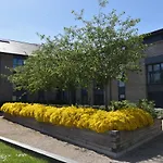 Fantastic 2 Dbl Bedroom Apt. Free Off-Road Parking