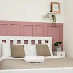 Cosy Contractor House & Garden & Free Parking