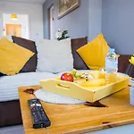 Longfield Apartment - Free Parking