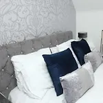 Luxury 4 Bed House In Swindon