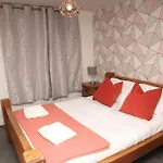 Luxury 4 Bed House In Swindon
