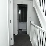 Luxury 4 Bed House In Swindon