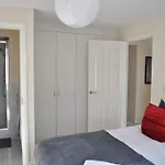 Beaney View House - Modern, Comfortable Spacious 4 Bedrooms Ensuites House With Free Wifi And Parkings