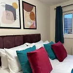 Bilborough House - Cosy Place Suitable For Families And Business Travellers Furnitures, Free Wifi And Free Parking