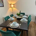Bilborough House - Cosy Place Suitable For Families And Business Travellers Furnitures, Free Wifi And Free Parking