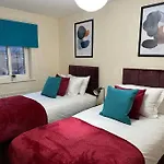 Bilborough House - Cosy Place Suitable For Families And Business Travellers Furnitures, Free Wifi And Free Parking