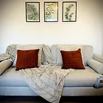 Davies House - Modern King Beds, Free Parking, Wifi, Contractors.