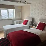 Swindon Home From Home 2 - Entercloud9Sa