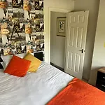Swindon Home From Home 2 - Entercloud9Sa