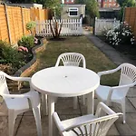 Edinburgh Street Home - Beautiful House With Free Parking And Wifi, Equipped With Comfy Furnitures