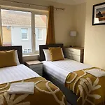 Edinburgh Street Home - Beautiful House With Free Parking And Wifi, Equipped With Comfy Furnitures