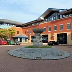 Comfortable Modern Apartment In Swindon, Free Parking Sleeps Up To 5