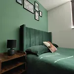 City Centered 2 Bed Serviced Apartment- Sherpa Homes