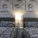 Amber Apartments, Free Parking, 3 Bedrooms, Sleeps 5, 1 En-Suite Plus 1 Bath/Shower Room