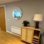 Modern City Centre Apartment In Swindon