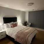 Modern City Centre Apartment In Swindon