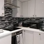 Executive Apartments Free On-Site Parking, 2 En-Suites, Sleeps 4,