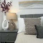 Modern One-Bedroom Apartment