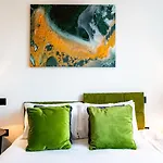 Central Swindon Gem Stylish 1-Bedroom Apartment
