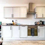 Central Swindon Gem Stylish 1-Bedroom Apartment