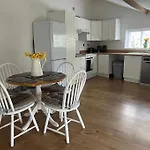 2 Bedroom Cottage In Old Town
