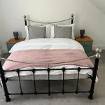 2 Bedroom Cottage In Old Town