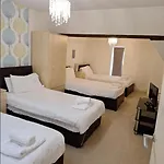 Comfortable Swindon Town Centre Apartments, Free Parking, Sleeps Up To 8