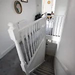Homely Apartment With Free Parking