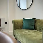 Suite Swindon Escape In Town Centre - Free Parking
