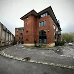 Suite Swindon Escape In Town Centre - Free Parking