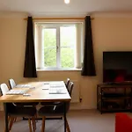 Coach House Studio Flat In A Quiet Suburb With Private Parking