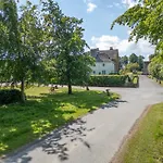 Overtown Manor Bed And Breakfast