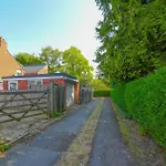 Parkside Victorian Retreat Near Town Centre
