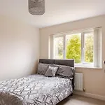 Large Double Room & Private Ensuite Bathroom, Badbury Park, Swindon, Near Great Western Hospital