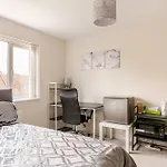 Large Double Room & Private Ensuite Bathroom, Badbury Park, Swindon, Near Great Western Hospital