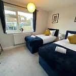 Indulgent Cozy 2 Bedroom Home