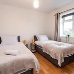 Green Road, Long Stay Disc, Parking, Sleeps 7, 3 Bedrooms